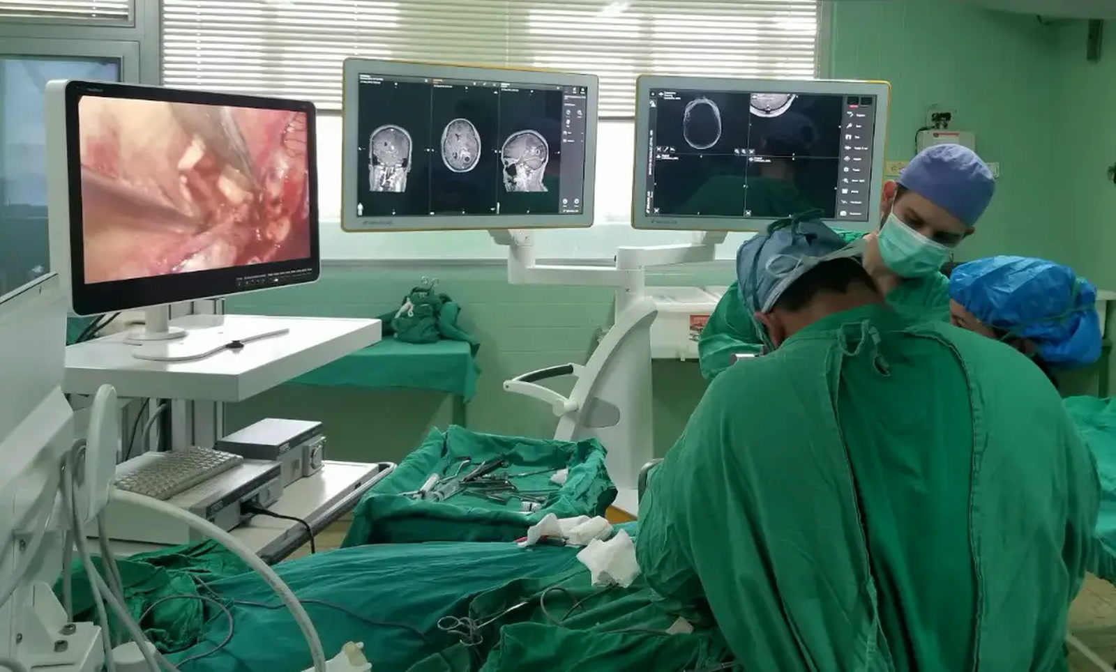 Servicio de Neurocirugía · Hospital Hermanos Ameijeiras, La Habana.